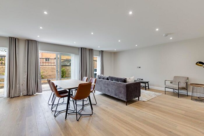 2 Bedroom Apartment To Rent In Purley Avenue, Cricklewood, London, NW2