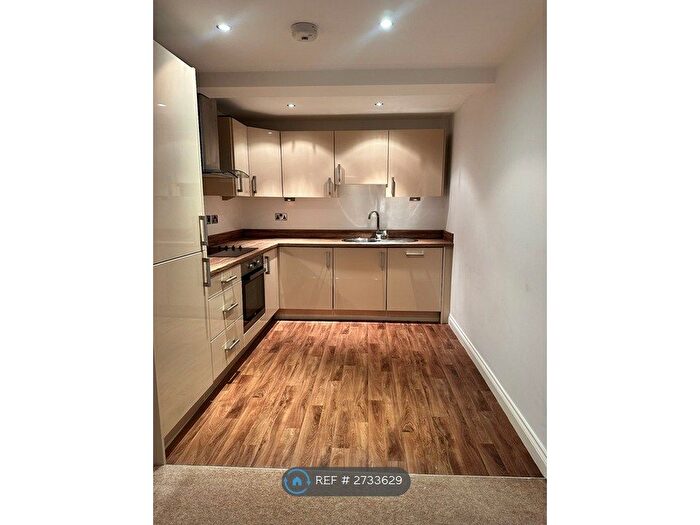 2 Bedroom Flat To Rent In Commercial Road, Skelmanthorpe, Huddersfield, HD8