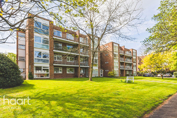 2 Bedroom Flat For Sale In T Foxgrove Road, Beckenham, BR3