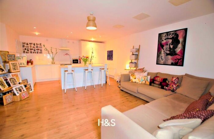 2 Bedroom Apartment To Rent In Main Street, Dickens Heath, B90