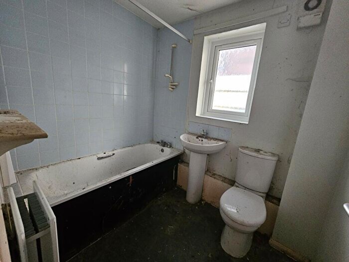 1 Bedroom Flat For Sale In C Dells Close, Chingford, London, E4