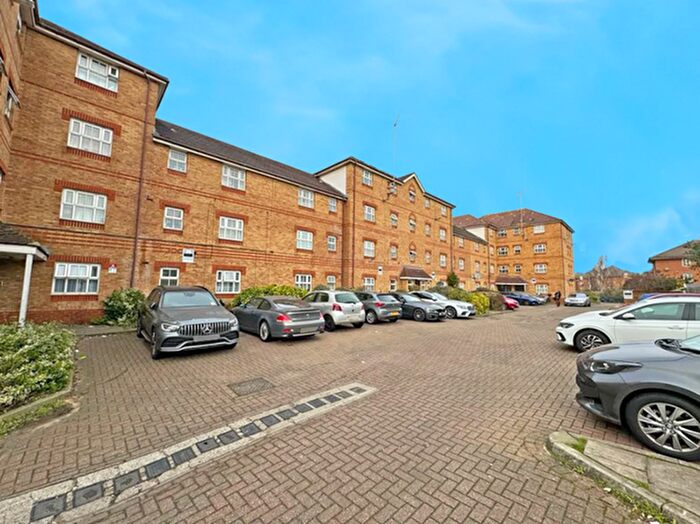 1 Bedroom Flat To Rent In Bluebell Way, Ilford, IG1