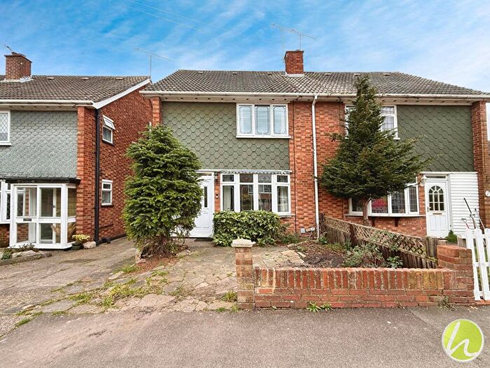 4 Bedroom Semi-Detached House For Sale In South Hill Crescent, Horndon-On-The-Hill, SS17