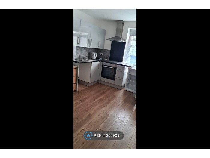 1 Bedroom Studio To Rent In Kirkgate, Wakefield, WF1