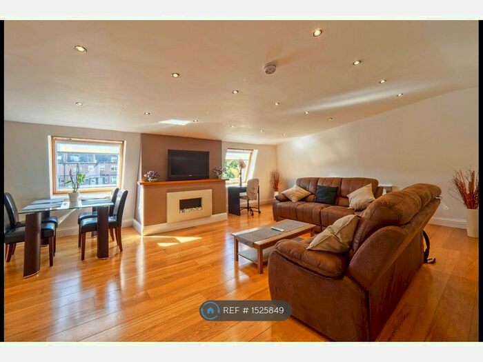 2 Bedroom Flat To Rent In Hazeltree Lodge, London, N13