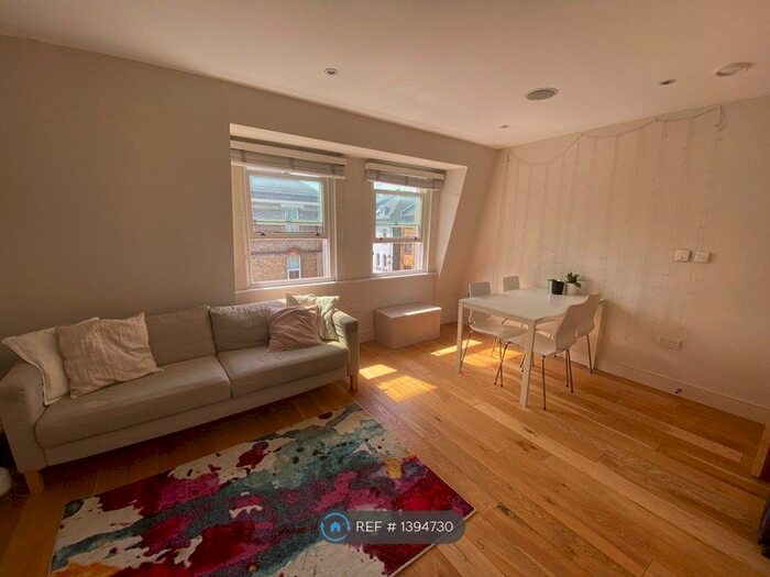 2 Bedroom Flat To Rent In St Annes Hill, London, SW18