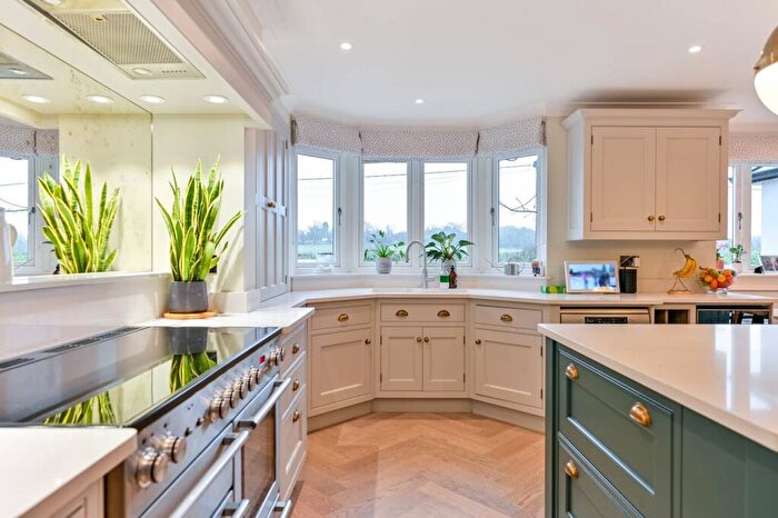 6 Bedroom Detached House For Sale In Grubwood Lane, Cookham Dean, Maidenhead, SL6