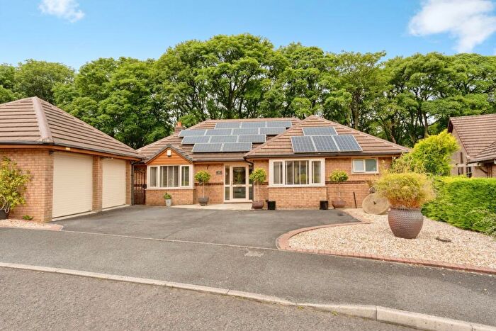 4 Bedroom Bungalow For Sale In Thanet Lee Close, Cliviger, Burnley, Lancashire, BB10