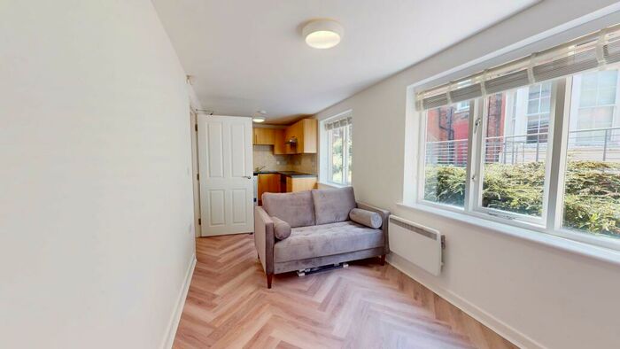 2 Bedroom Flat To Rent In Yalta Court, Woodhouse, Leeds, LS2