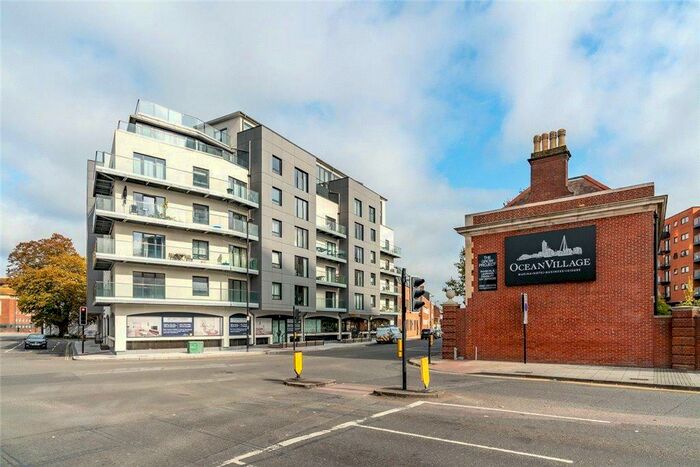 1 Bedroom Apartment To Rent In Royal Crescent Road, Southampton, SO14