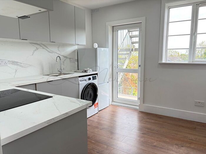 2 Bedroom Flat To Rent In Rosebank Way, Acton, W3