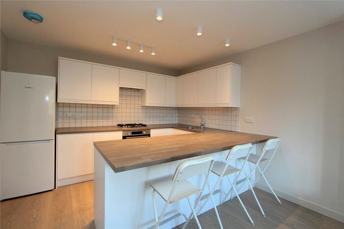 2 Bedroom Flat To Rent In Carlisle Avenue, London, W3