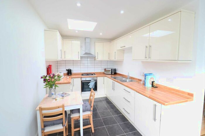 1 Bedroom Flat To Rent In Roberts Road, High Wycombe, HP13