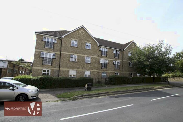 2 Bedroom Apartment To Rent In Park Lane, Broxbourne, EN10