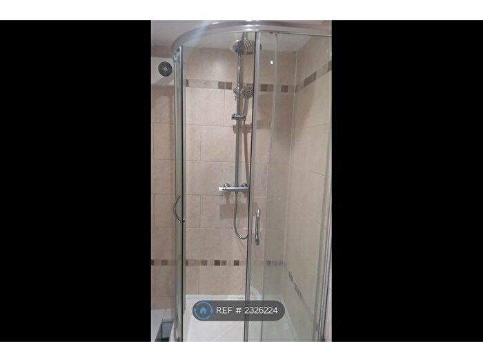 2 Bedroom Flat To Rent In Woodhouse Street, Leeds, LS6