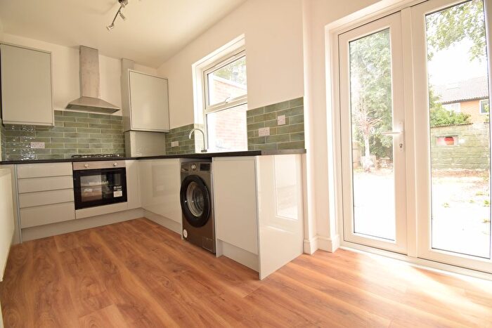 4 Bedroom Terraced House To Rent In Whitford Gardens, Mitcham, CR4