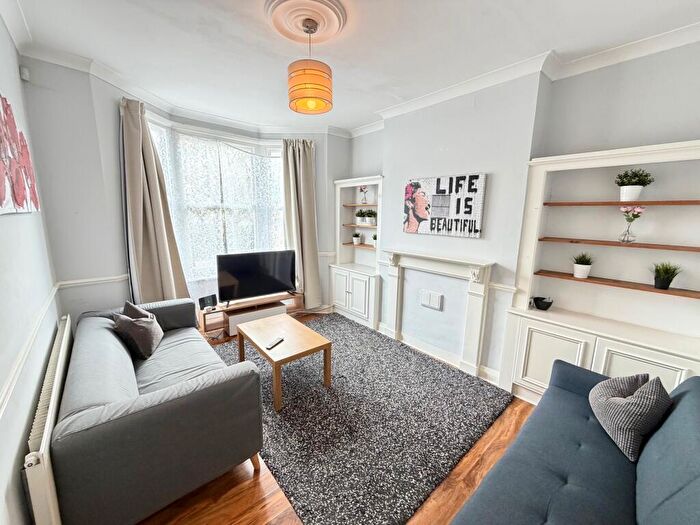 2 Bedroom House To Rent In North Birkbeck Road, Leyton, E11