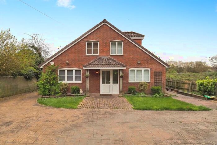 4 Bedroom Detached House For Sale In Southampton Road, Petersfinger, Salisbury, SP5