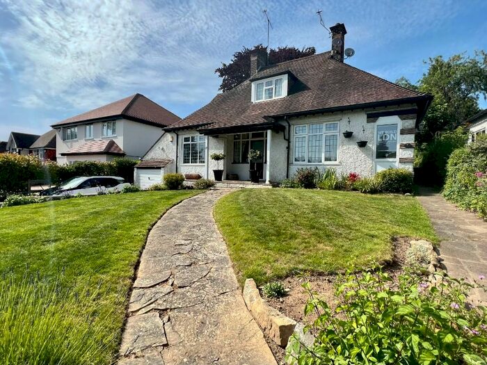 1 Bedroom Ground Maisonette To Rent In Briton Hill Road, South Croydon, Surrey, CR2