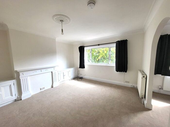 2 Bedroom Maisonette To Rent In Milton Road, Hanwell, W7