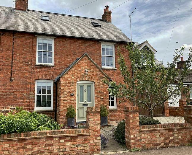 5 Bedroom Character Property For Sale In High Street North, Stewkley, Buckinghamshire, LU7