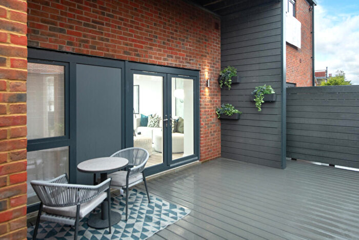 2 Bedroom Flat To Rent In St. Johns Road, Redhill, RH1