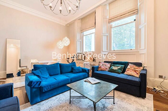 3 Bedroom Flat To Rent In Courtfield Gardens, Kensington, SW5