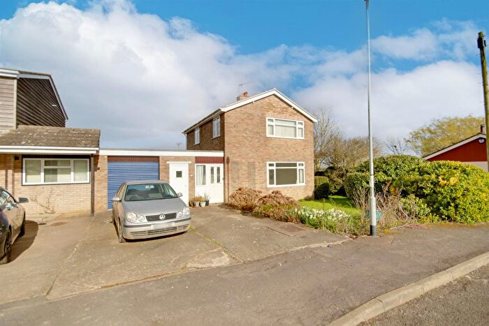 3 Bedroom Link Detached House For Sale In Fenton Road, Warboys, Huntingdon, PE28