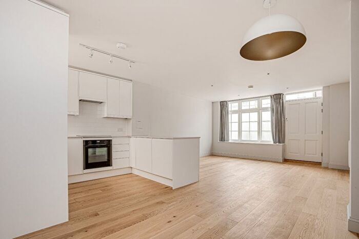 2 Bedroom Flat To Rent In Wandsworth Road, Clapham Town, SW8