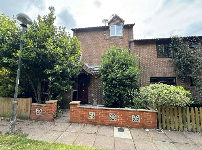 5 Bedroom Terraced House To Rent In Starling Walk, Hampton, TW12