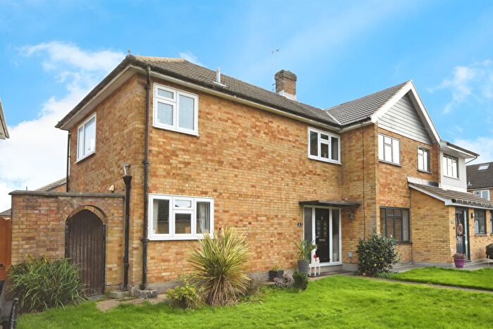 4 Bedroom Semi Detached House For Sale In Karen Close, Brentwood, CM15