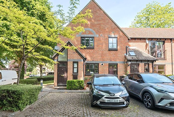 2 Bedroom Maisonette For Sale In Green Ridges, Headington, Oxford, Oxfordshire, OX3