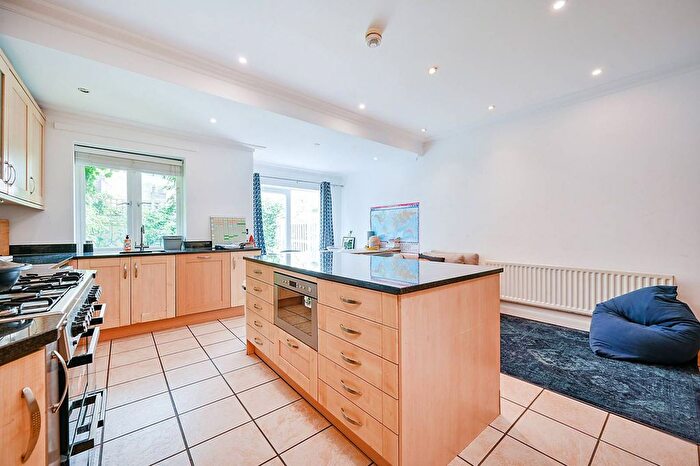 4 Bedroom Semi-Detached House To Rent In Ravenscourt Square, Ravenscourt Park, London, W6
