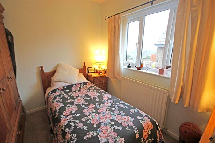 3 Bedroom Semi-Detached House For Sale In West Lodge Crescent, Huddersfield, HD2