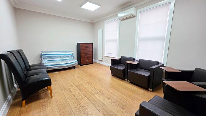 2 Bedroom Flat To Rent In High Street North, London, E12