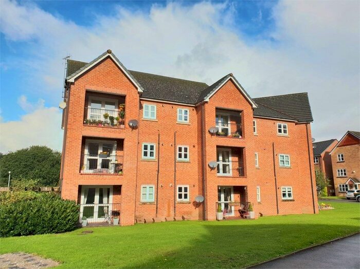 2 Bedroom Flat To Rent In Kingsbury Close, Bury, BL8