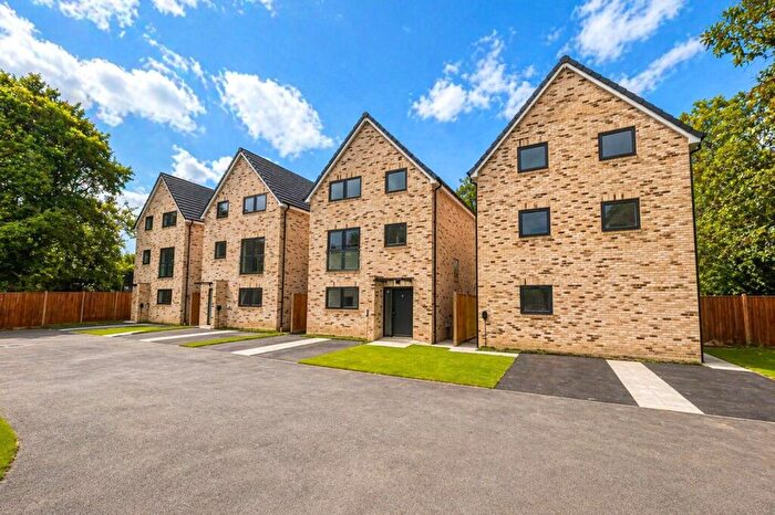 4 Bedroom Detached House To Rent In Farnborough, Hampshire, GU14