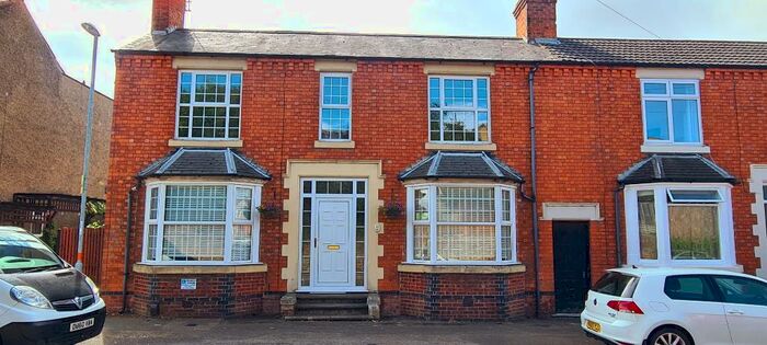 3 Bedroom Semi-Detached House To Rent In Fox Street, Rothwell, Northants, NN14