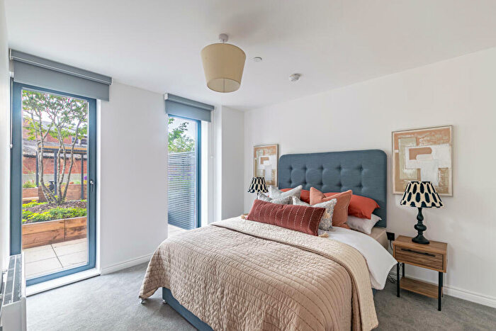 2 Bedroom Flat To Rent In Battersea High Street, SW11