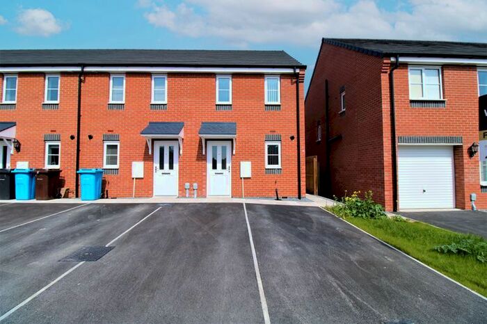 2 Bedroom End Of Terrace House To Rent In Harbottle Way, Kingswood, Hull, HU7