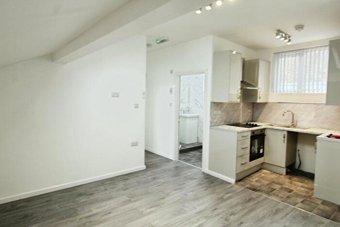 2 Bedroom Flat To Rent In Every Street, Brierfield., BB9