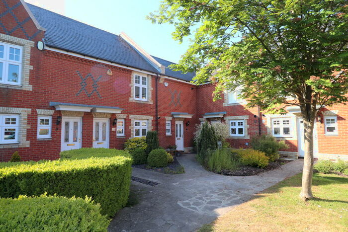 2 Bedroom House To Rent In Grey Lady Place - Billericay, CM11