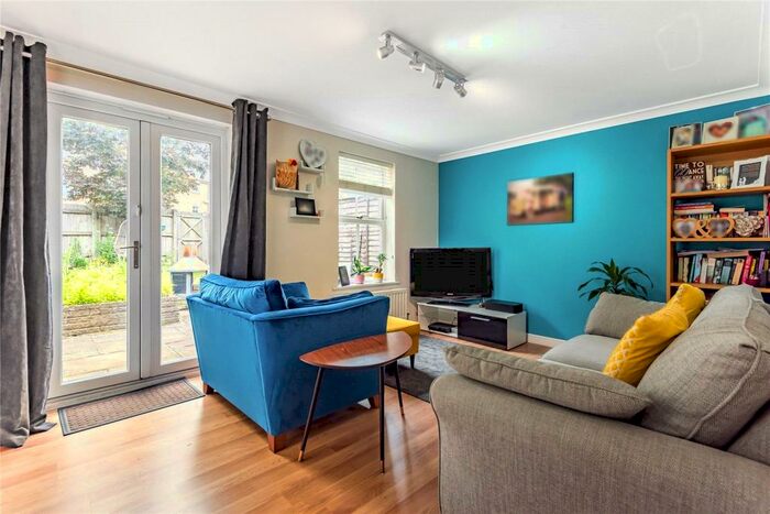 3 Bedroom End Of Terrace House To Rent In Broad Lane, Bracknell, Berkshire, RG12