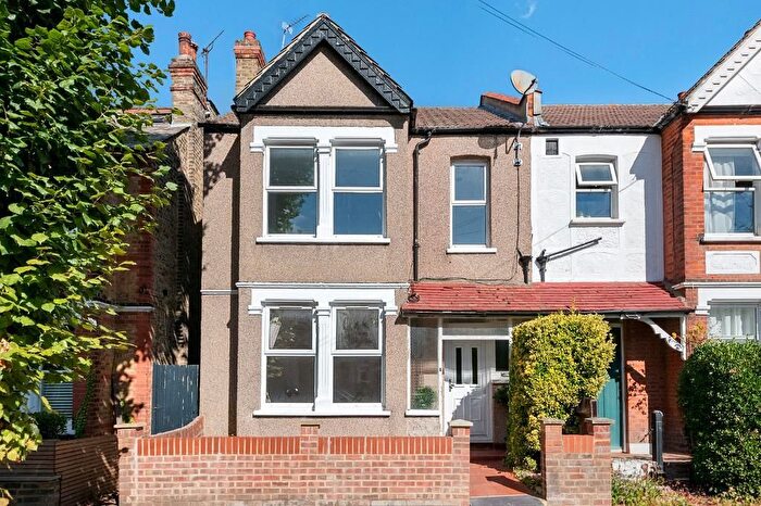3 Bedroom Semi Detached House For Sale In Cowper Road, Hanwell, London, W7