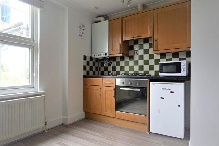 1 Bedroom Flat To Rent In Camden Road, London, N7