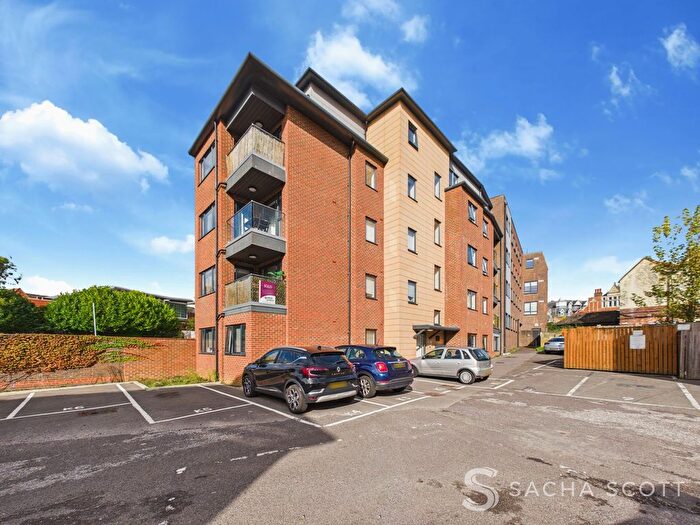 1 Bedroom Flat For Sale In Bridge Street, Leatherhead, KT22