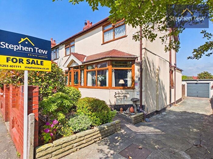 3 Bedroom Semi-Detached House For Sale In Holcombe Road, Blackpool, FY2