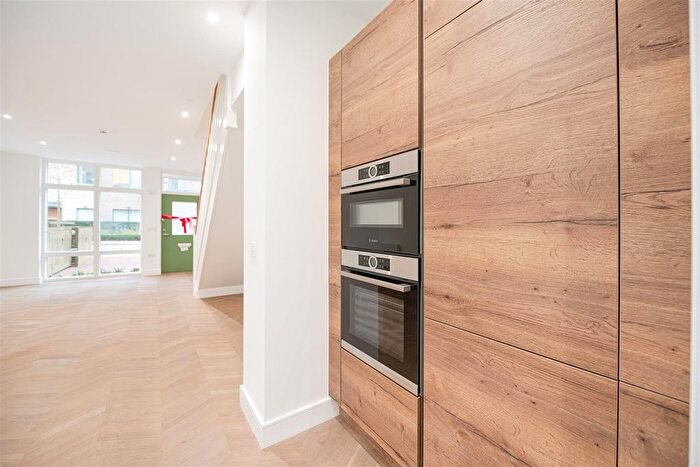 4 Bedroom Town House To Rent In Handley Drive, Kidbrooke, SE3