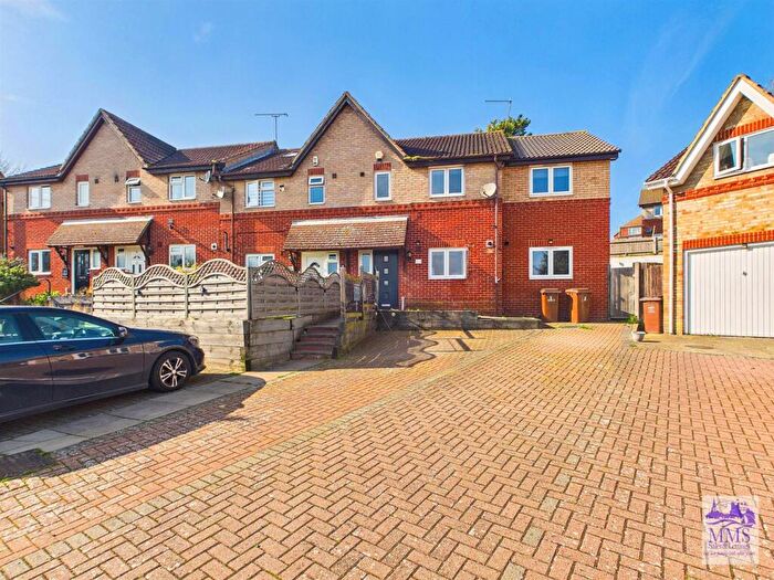 6 Bedroom End Of Terrace House For Sale In Bader Crescent, Chatham, ME5