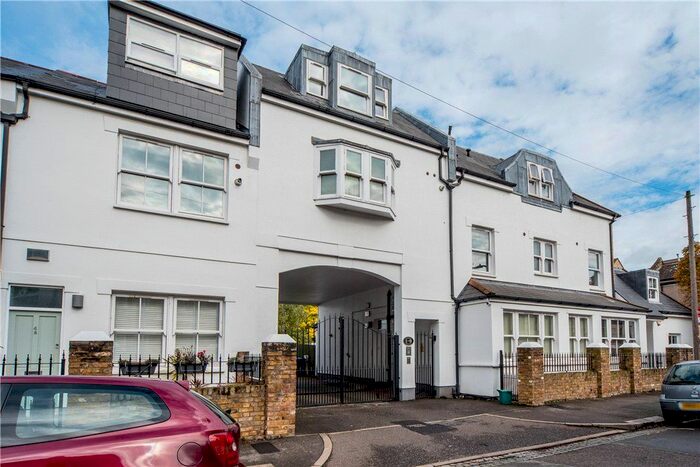 2 Bedroom Flat To Rent In Copper Mews, Chiswick, W4